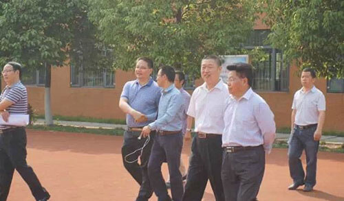 会领导及代表参观学校